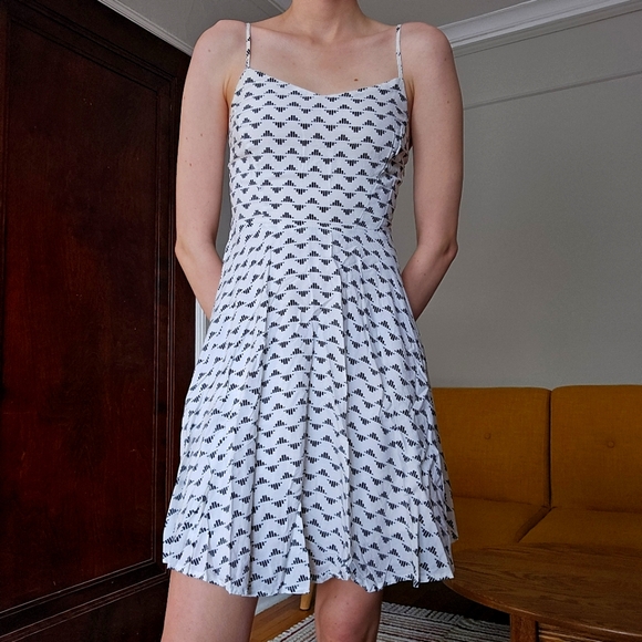 Old Navy white and black patterned dress - Picture 2 of 8